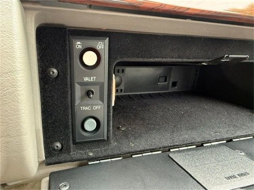 1999 Cadillac DeVille 7th Gen - Image 19 of 20