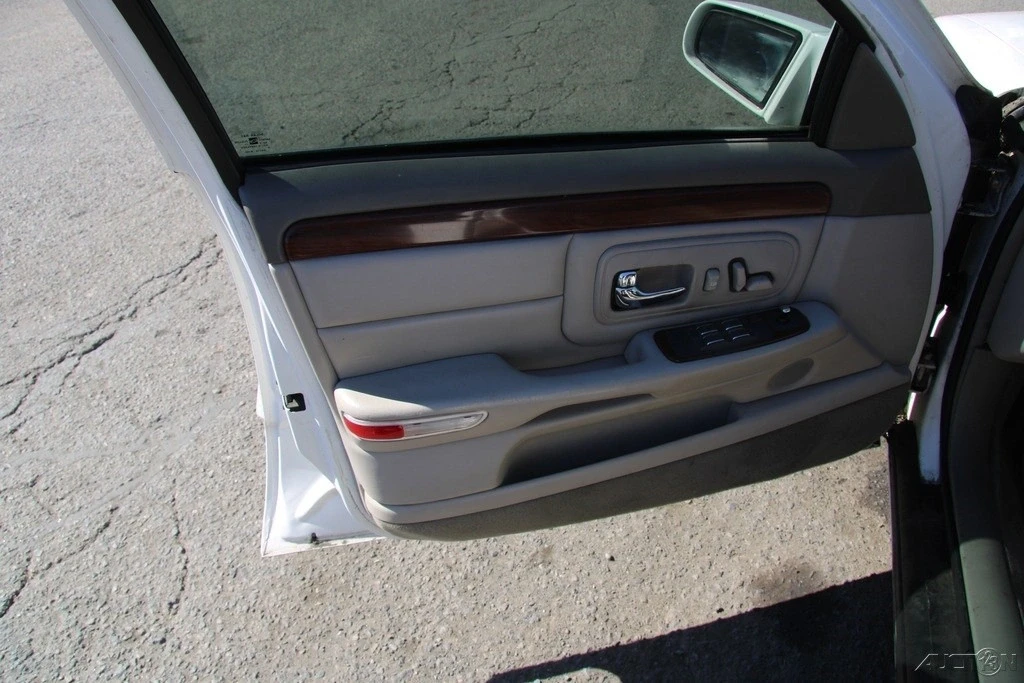 1999 Cadillac DeVille 7th Gen - Image 11 of 21