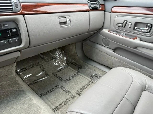 1999 Cadillac DeVille 7th Gen - Image 10 of 21
