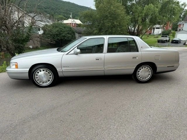 1999 Cadillac DeVille 7th Gen - Image 2 of 21