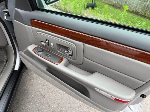 1999 Cadillac DeVille 7th Gen - Image 17 of 21