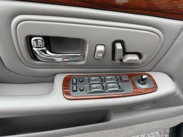 1999 Cadillac DeVille 7th Gen - Image 16 of 21
