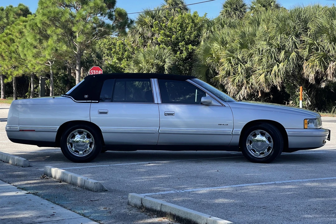1999 Cadillac DeVille 7th Gen - Image 3 of 5