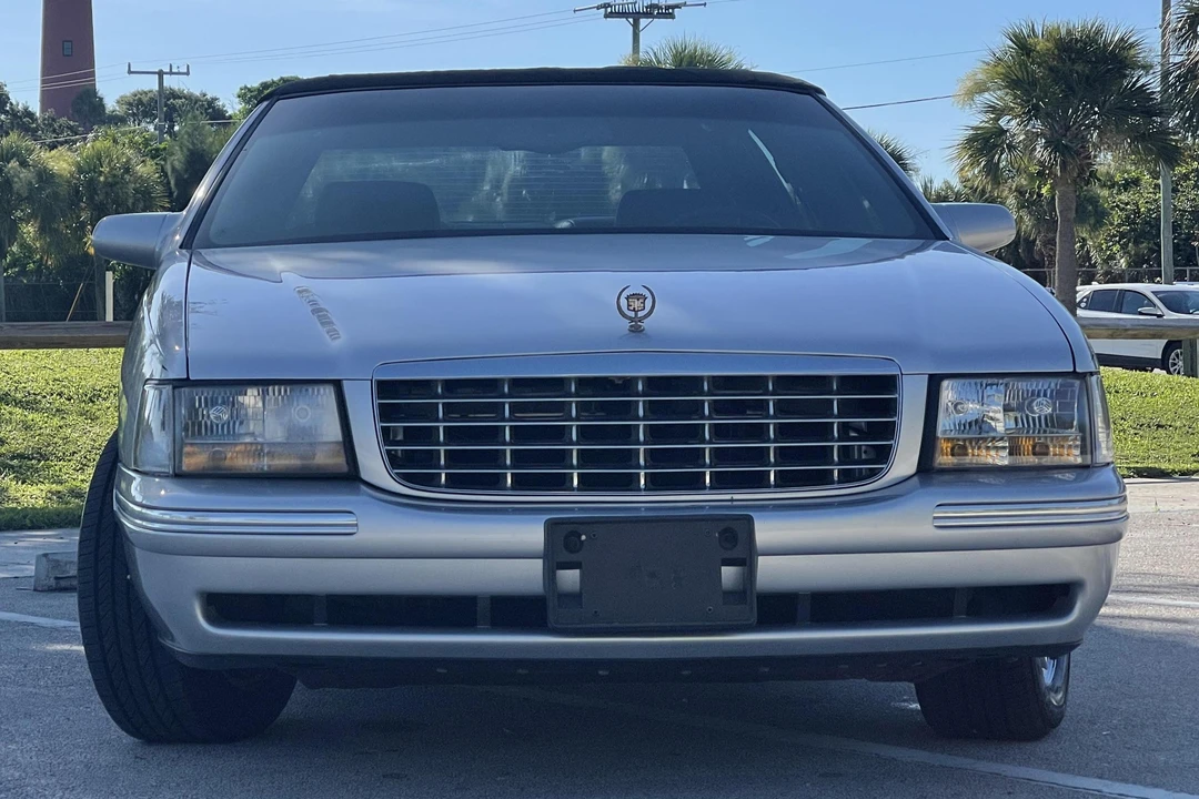 1999 Cadillac DeVille 7th Gen - Image 2 of 5