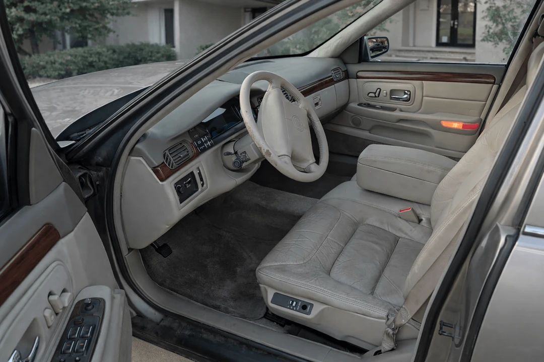 1999 Cadillac DeVille 7th Gen - Image 21 of 31