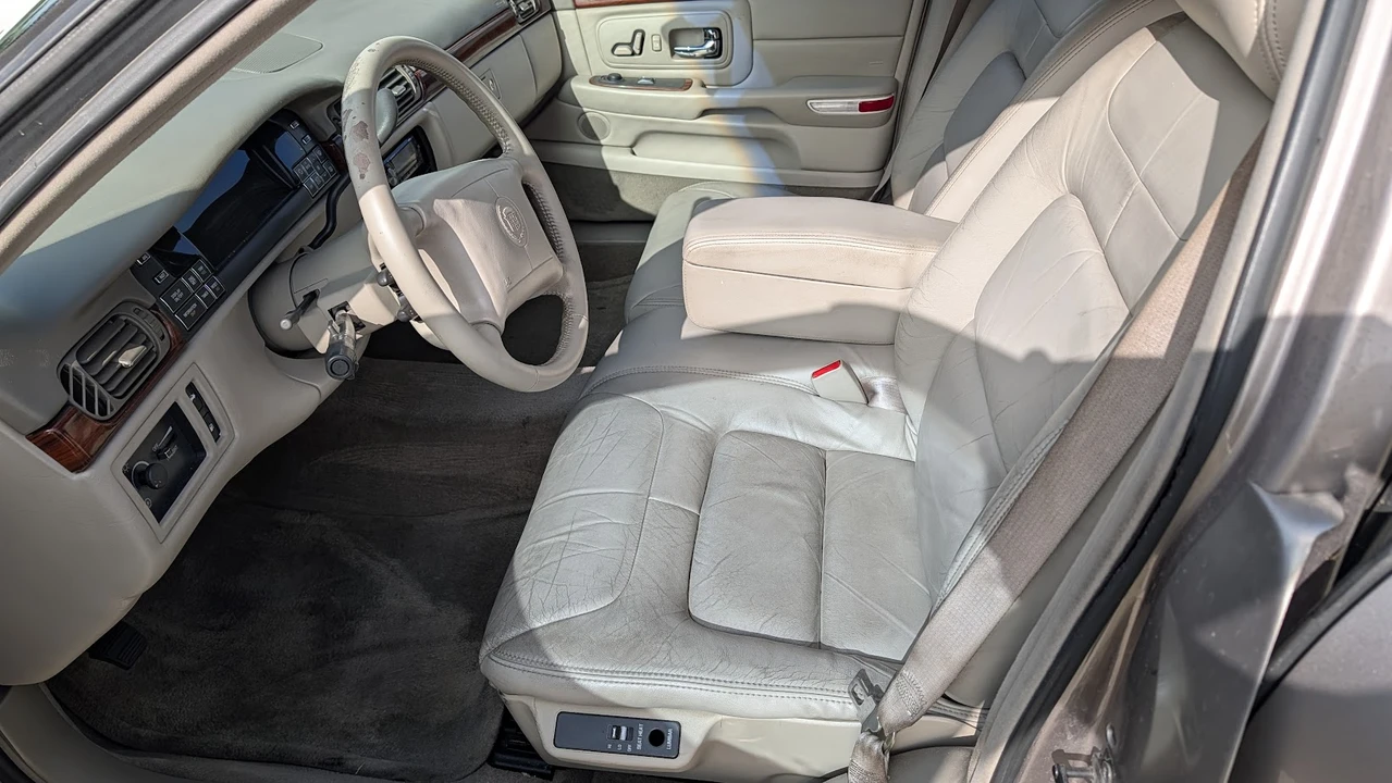 1999 Cadillac DeVille 7th Gen - Image 14 of 31