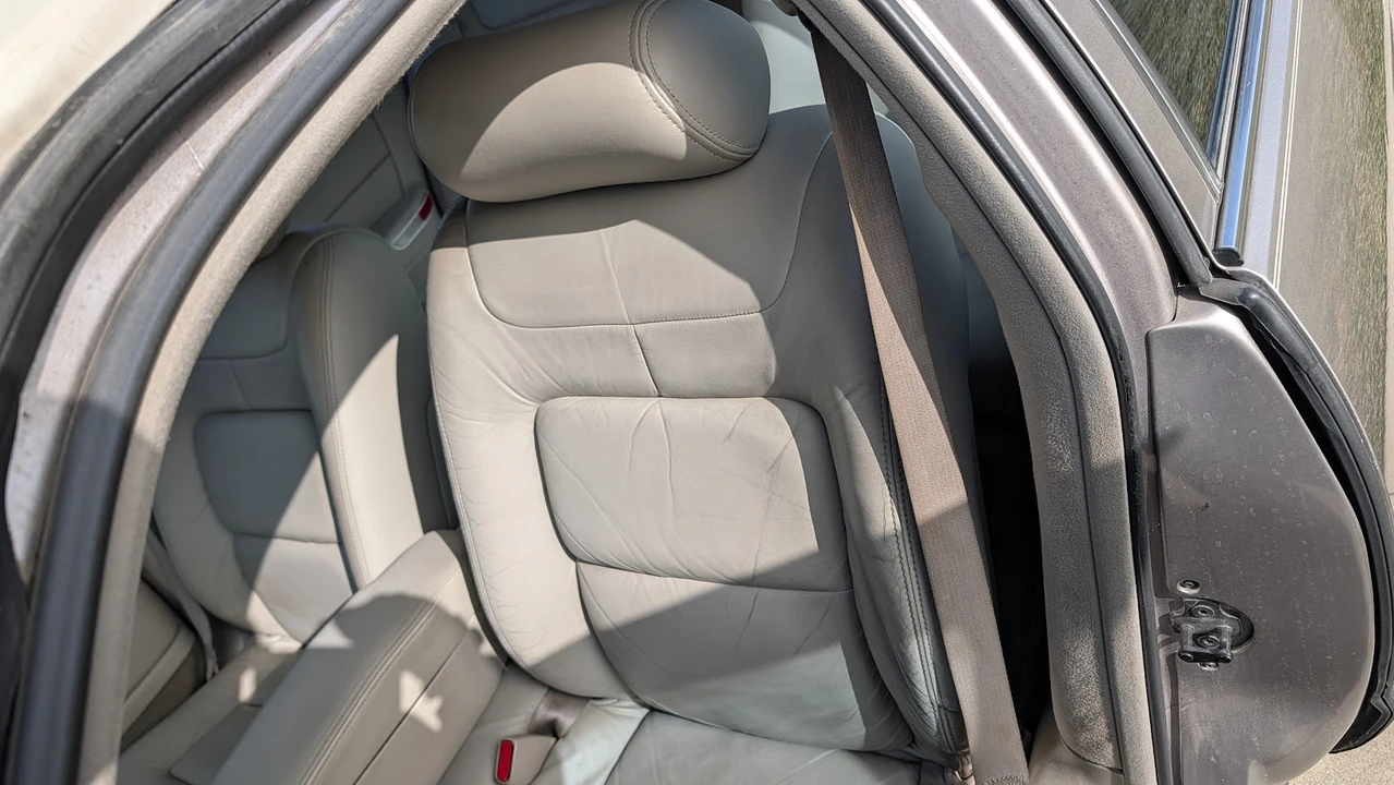 1999 Cadillac DeVille 7th Gen - Image 15 of 31