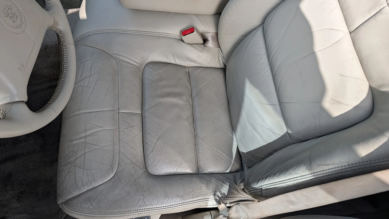 1999 Cadillac DeVille 7th Gen - Image 16 of 31