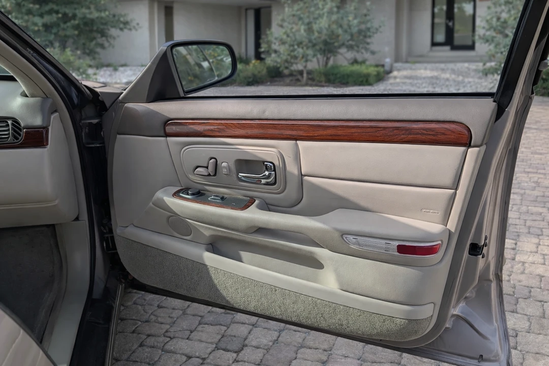 1999 Cadillac DeVille 7th Gen - Image 20 of 31