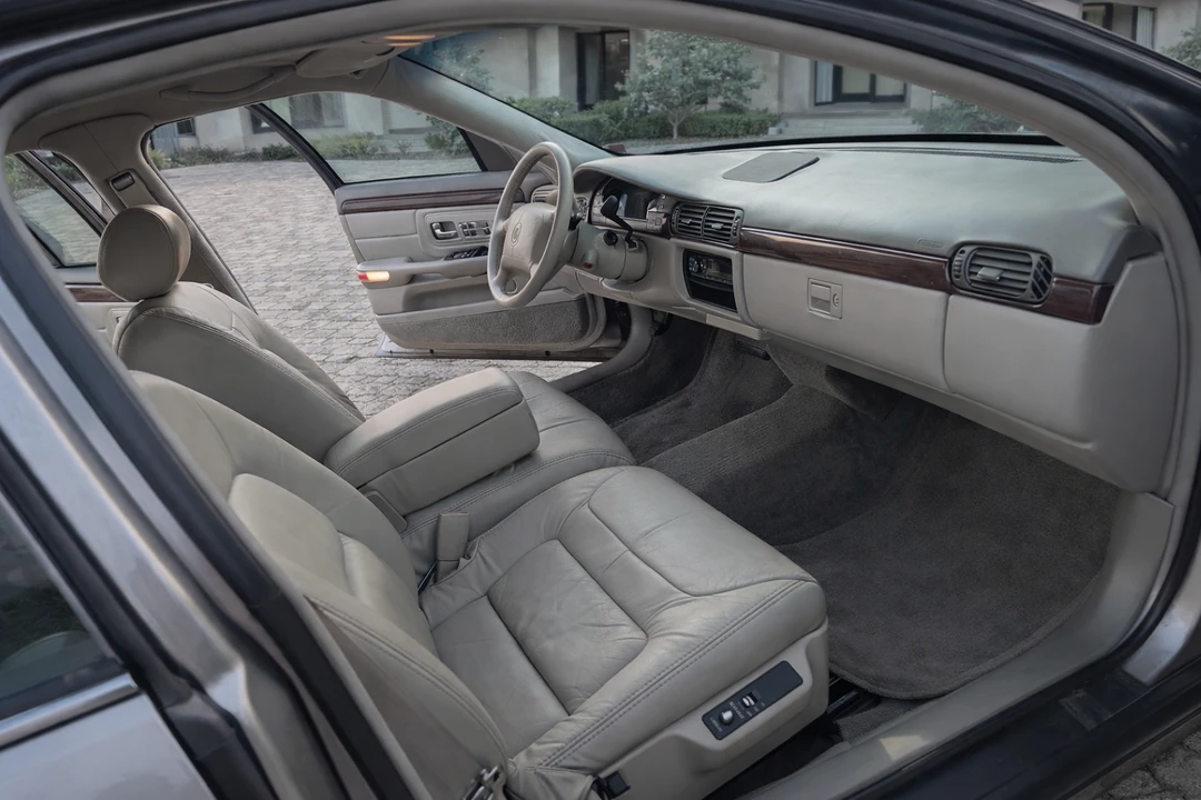1999 Cadillac DeVille 7th Gen - Image 18 of 31