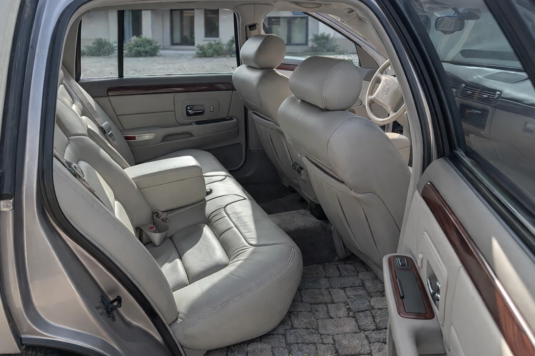 1999 Cadillac DeVille 7th Gen - Image 27 of 31