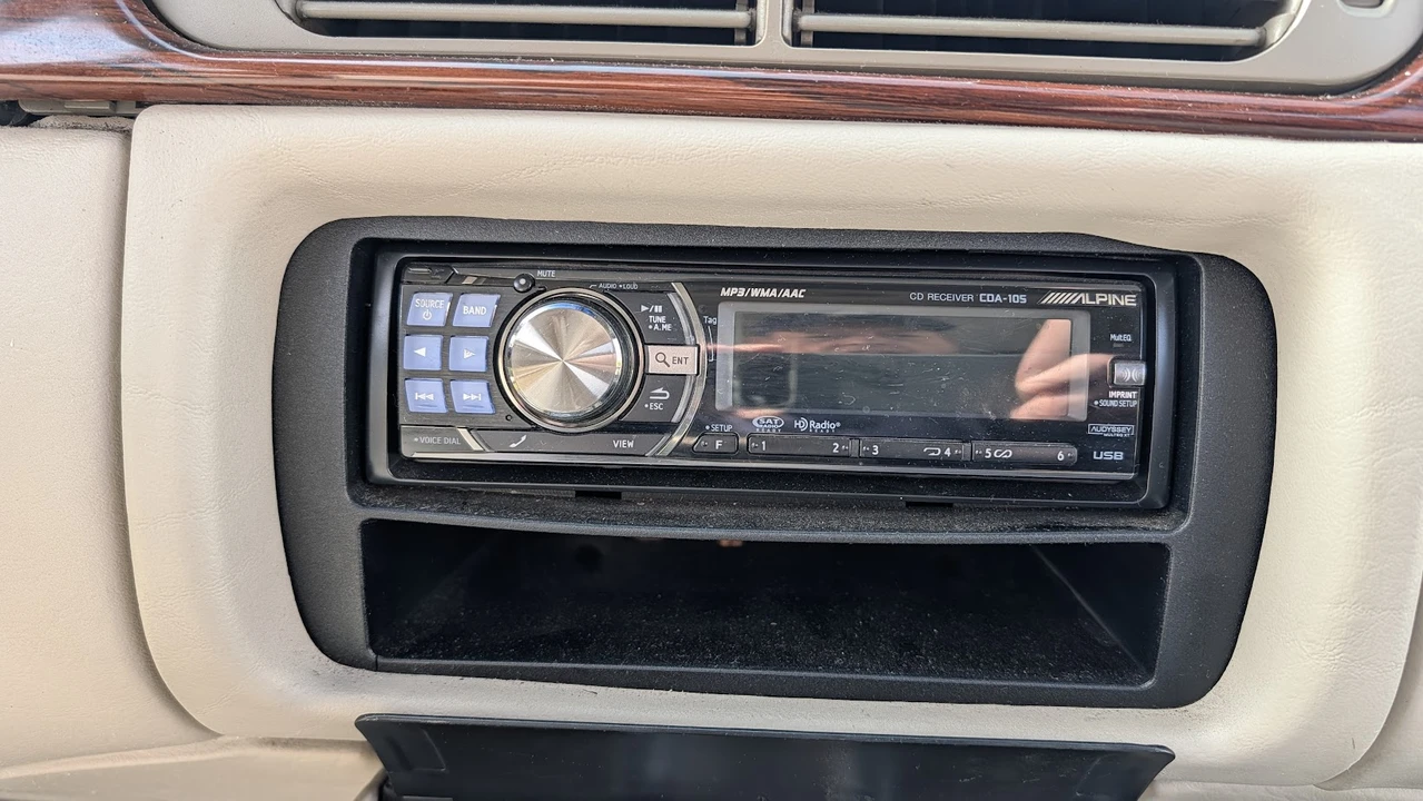 1999 Cadillac DeVille 7th Gen - Image 24 of 31