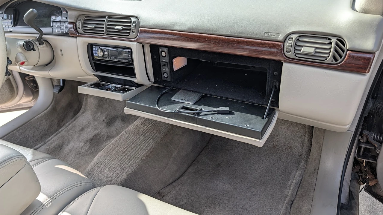 1999 Cadillac DeVille 7th Gen - Image 26 of 31