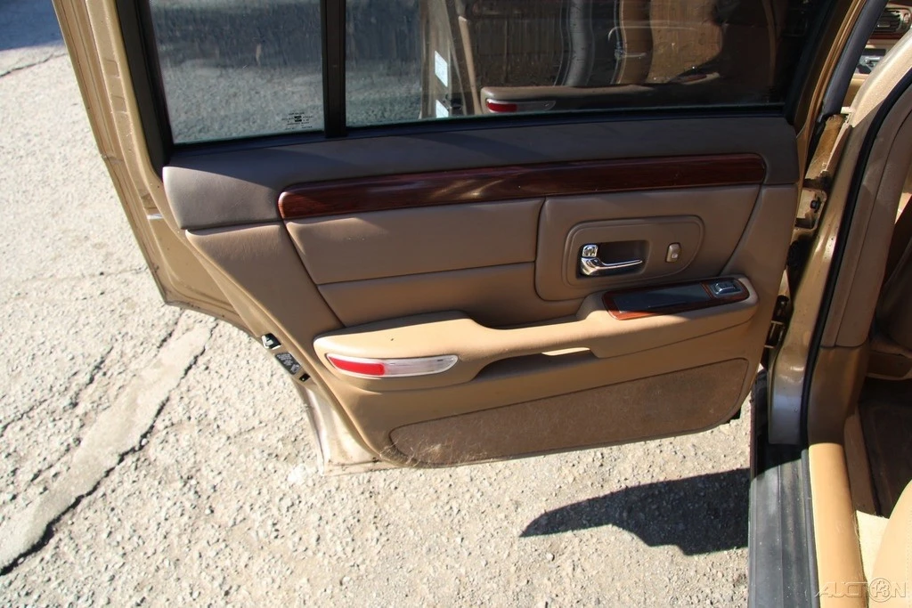 1999 Cadillac DeVille 8th Gen - Image 16 of 21