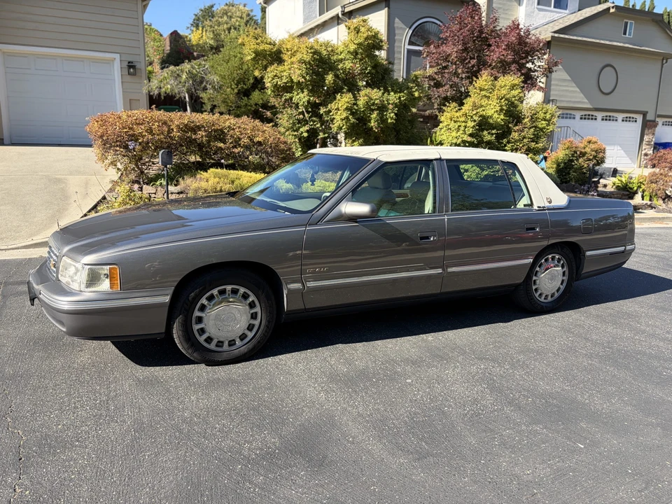 1999 Cadillac DeVille 7th Gen - Image 2 of 31
