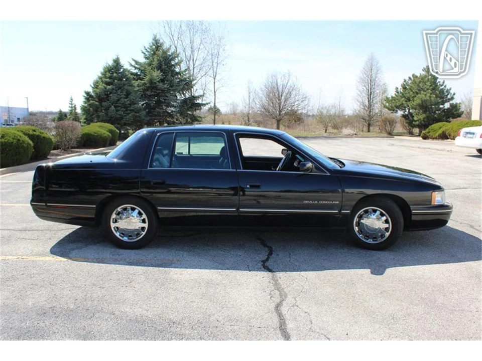 1999 Cadillac DeVille 7th Gen - Image 16 of 31