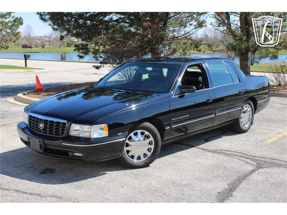 1999 Cadillac DeVille 7th Gen - Image 2 of 31