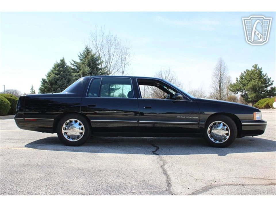 1999 Cadillac DeVille 7th Gen - Image 17 of 31