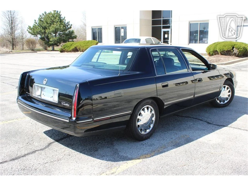 1999 Cadillac DeVille 7th Gen - Image 13 of 31
