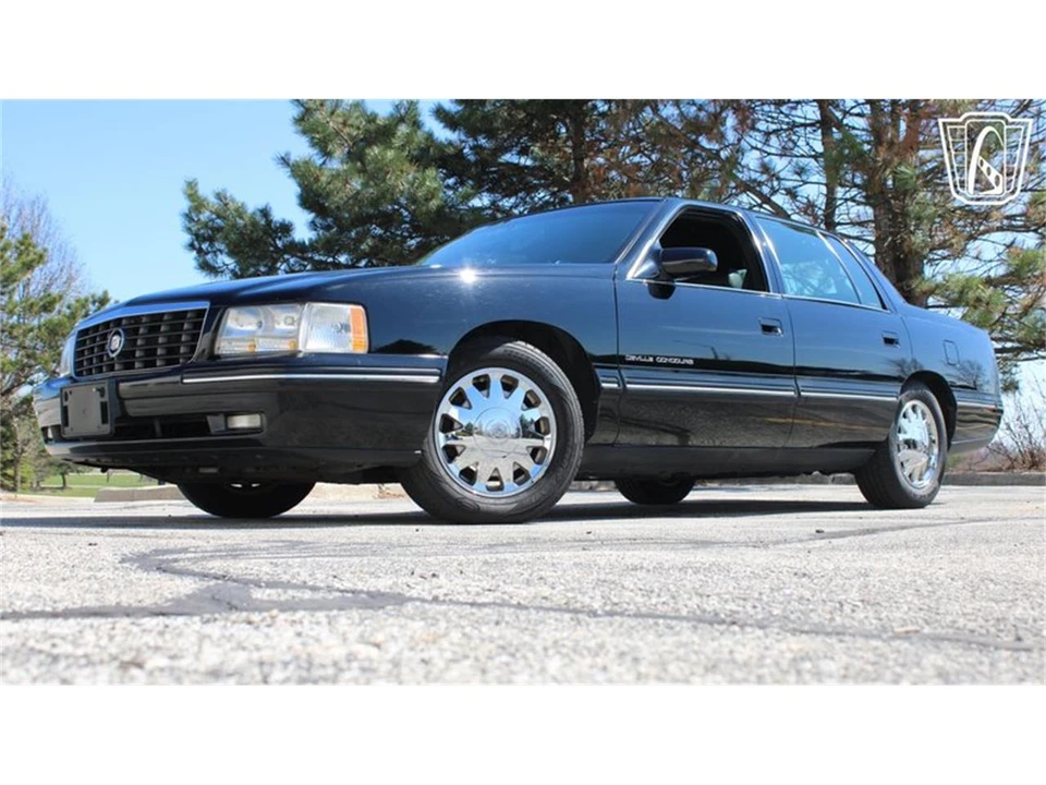 1999 Cadillac DeVille 7th Gen - Image 3 of 31