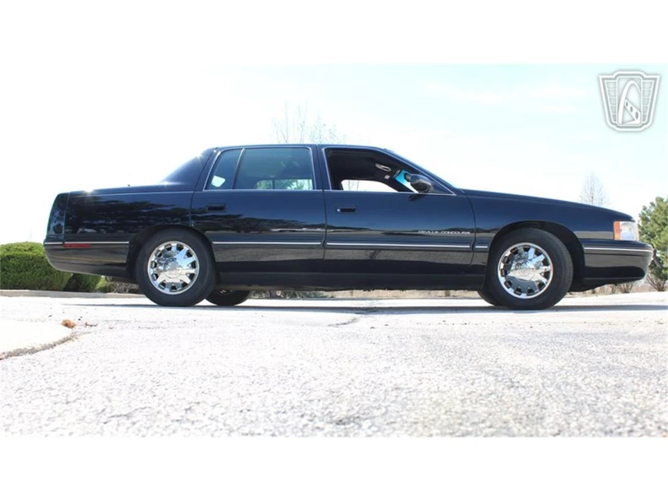 1999 Cadillac DeVille 7th Gen - Image 18 of 31