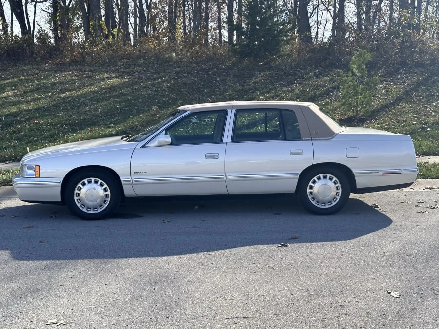 1999 Cadillac DeVille 7th Gen - Image 2 of 22
