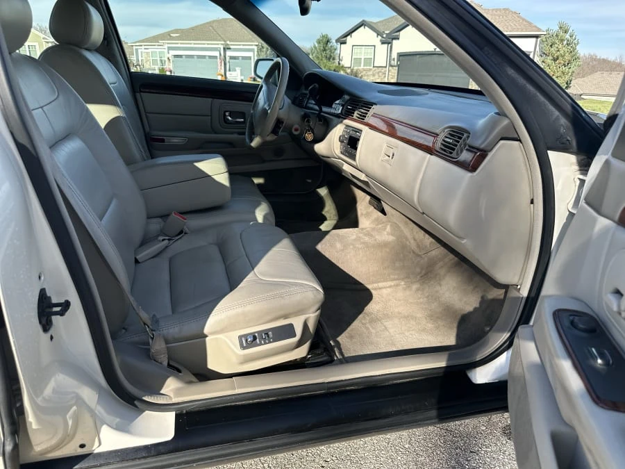 1999 Cadillac DeVille 7th Gen - Image 19 of 22