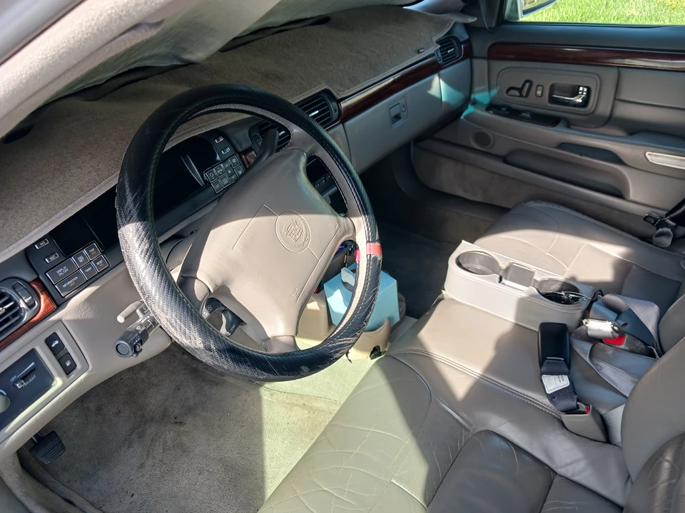 1999 Cadillac DeVille 7th Gen - Image 5 of 7