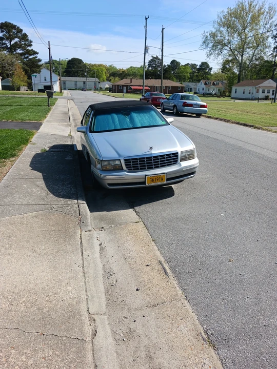 1999 Cadillac DeVille 7th Gen - Image 2 of 7