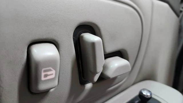 1999 Cadillac DeVille 7th Gen - Image 12 of 21