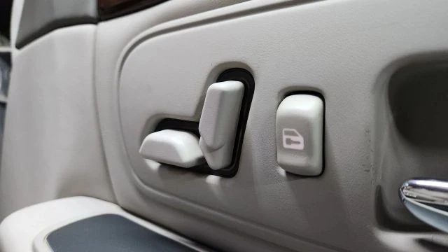 1999 Cadillac DeVille 7th Gen - Image 17 of 21
