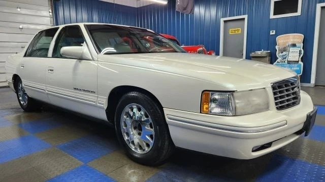 1999 Cadillac DeVille 7th Gen - Image 2 of 21
