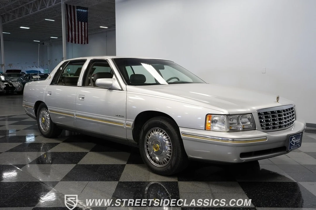 1999 Cadillac DeVille 8th Gen - Image 17 of 21