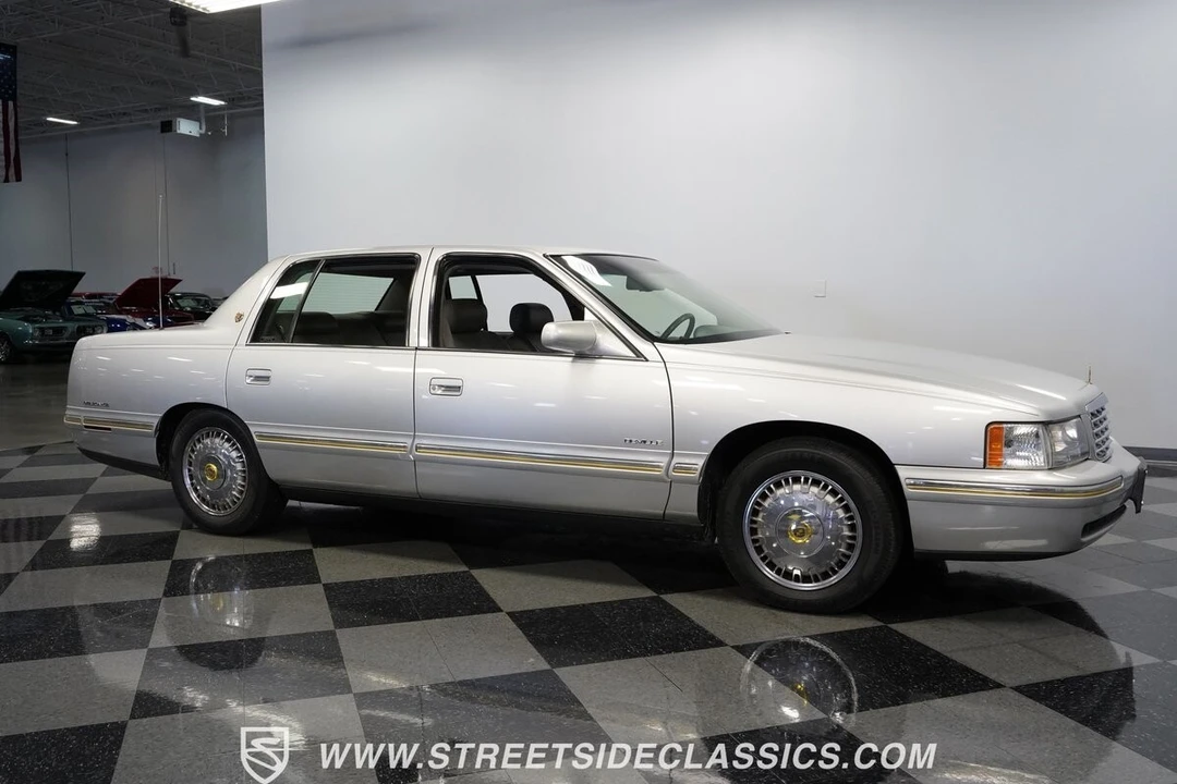 1999 Cadillac DeVille 8th Gen - Image 16 of 21