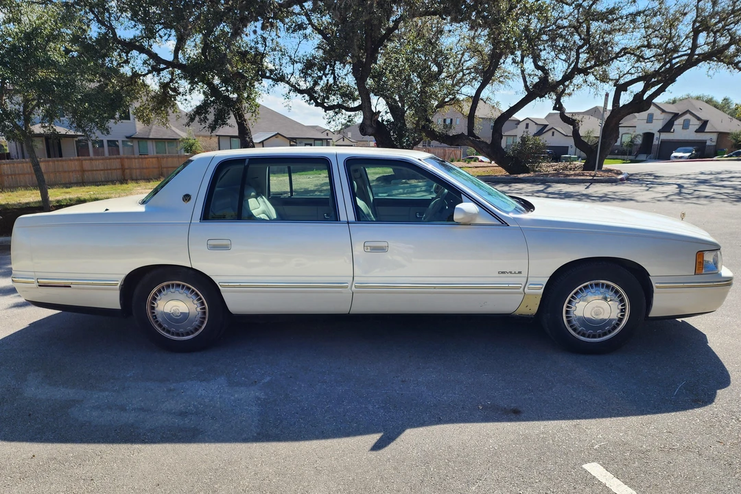 1999 Cadillac DeVille 7th Gen - Image 3 of 31