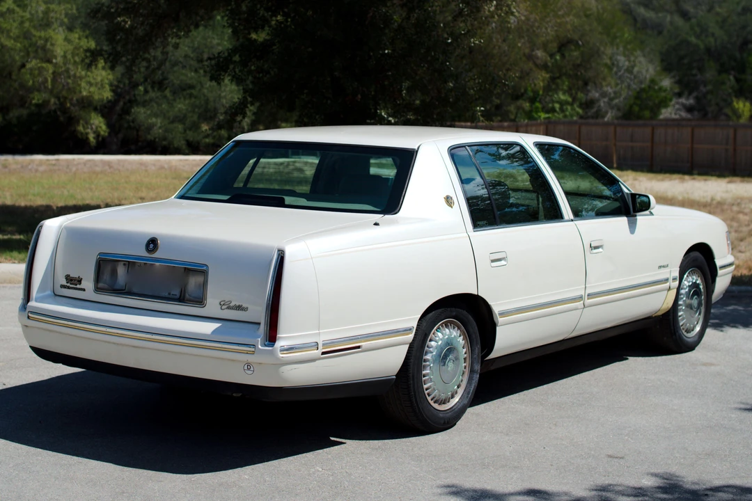 1999 Cadillac DeVille 7th Gen - Image 4 of 31