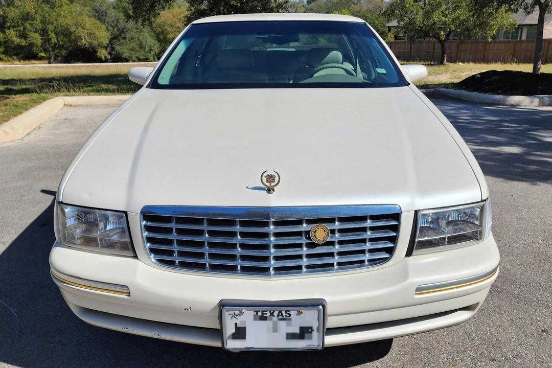 1999 Cadillac DeVille 7th Gen - Image 2 of 31