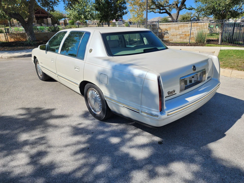 1999 Cadillac DeVille 7th Gen - Image 12 of 31