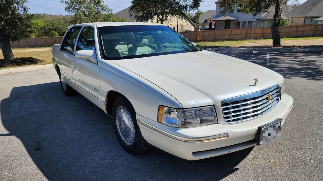 1999 Cadillac DeVille 7th Gen - Image 18 of 31
