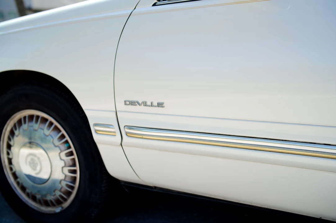 1999 Cadillac DeVille 7th Gen - Image 24 of 31