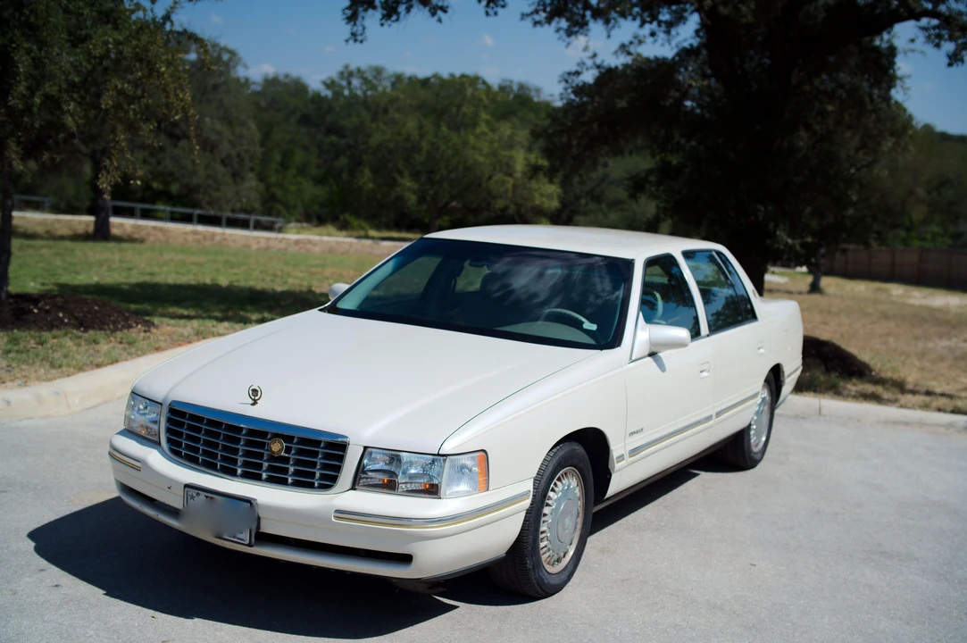 1999 Cadillac DeVille 7th Gen - Image 7 of 31