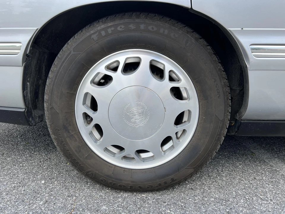 1999 Cadillac DeVille 7th Gen - Image 9 of 20