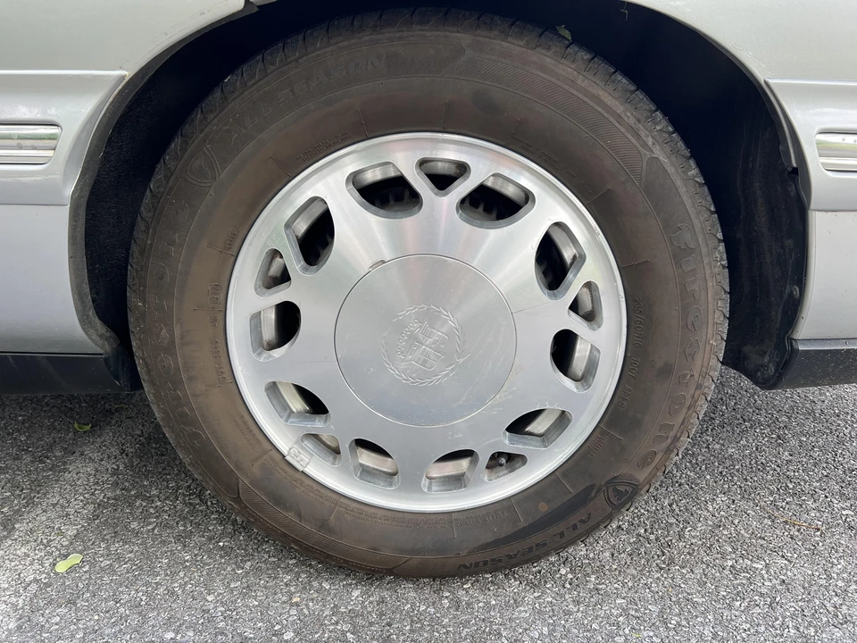 1999 Cadillac DeVille 7th Gen - Image 12 of 20