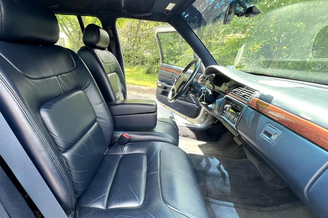 1999 Cadillac DeVille 7th Gen - Image 14 of 20