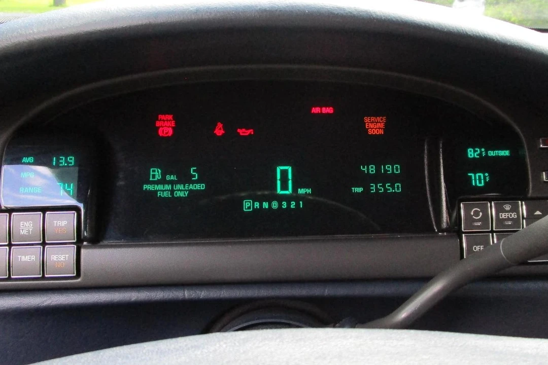 1999 Cadillac DeVille 7th Gen - Image 16 of 20