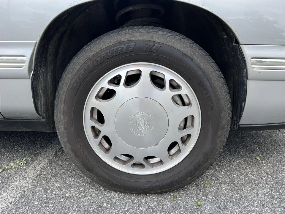 1999 Cadillac DeVille 7th Gen - Image 10 of 20
