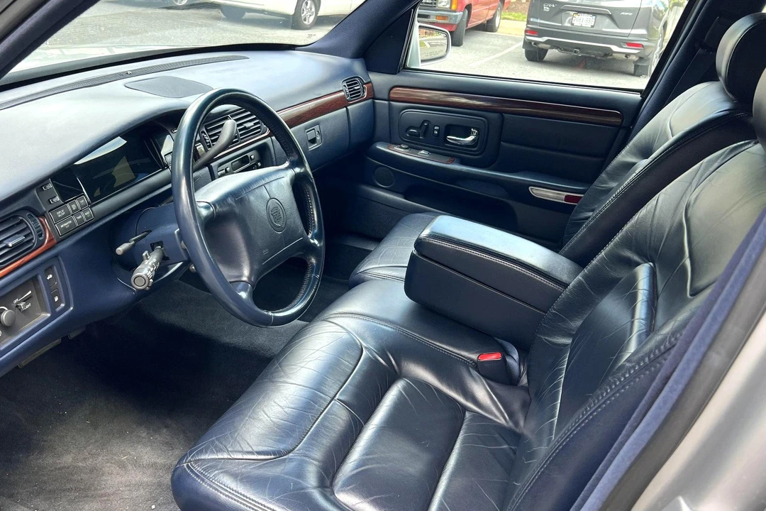 1999 Cadillac DeVille 7th Gen - Image 13 of 20