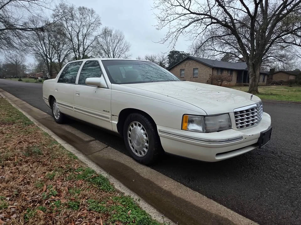 1999 Cadillac DeVille 7th Gen - Image 2 of 10