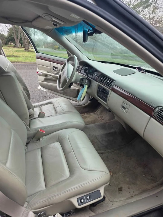 1999 Cadillac DeVille 7th Gen - Image 9 of 10