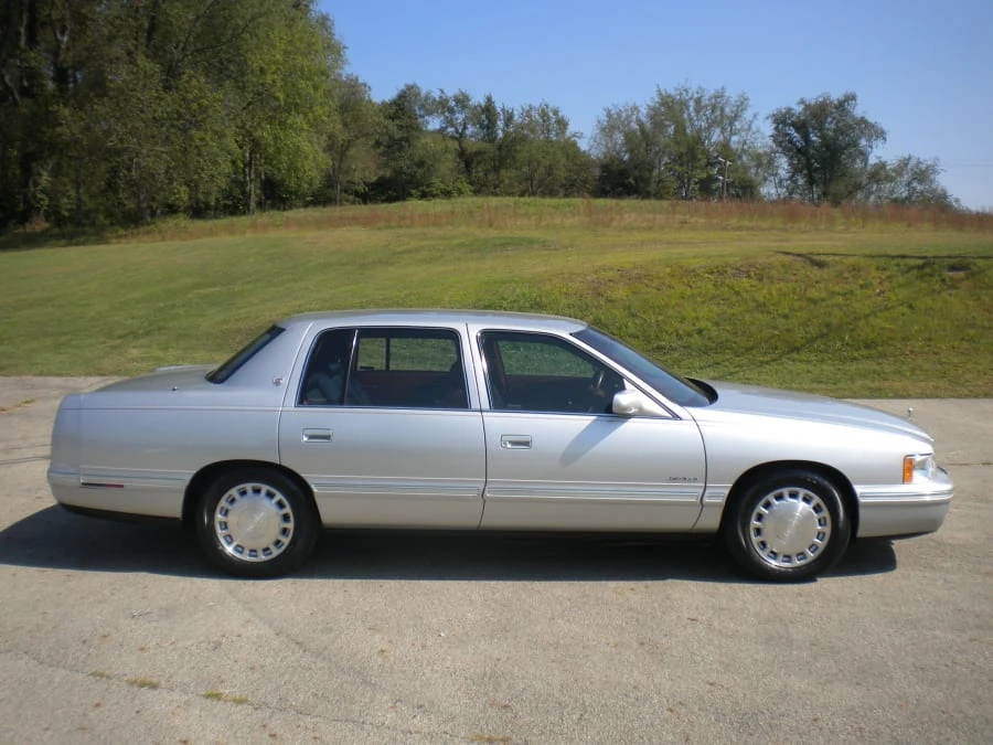 1999 Cadillac DeVille 7th Gen - Image 2 of 7